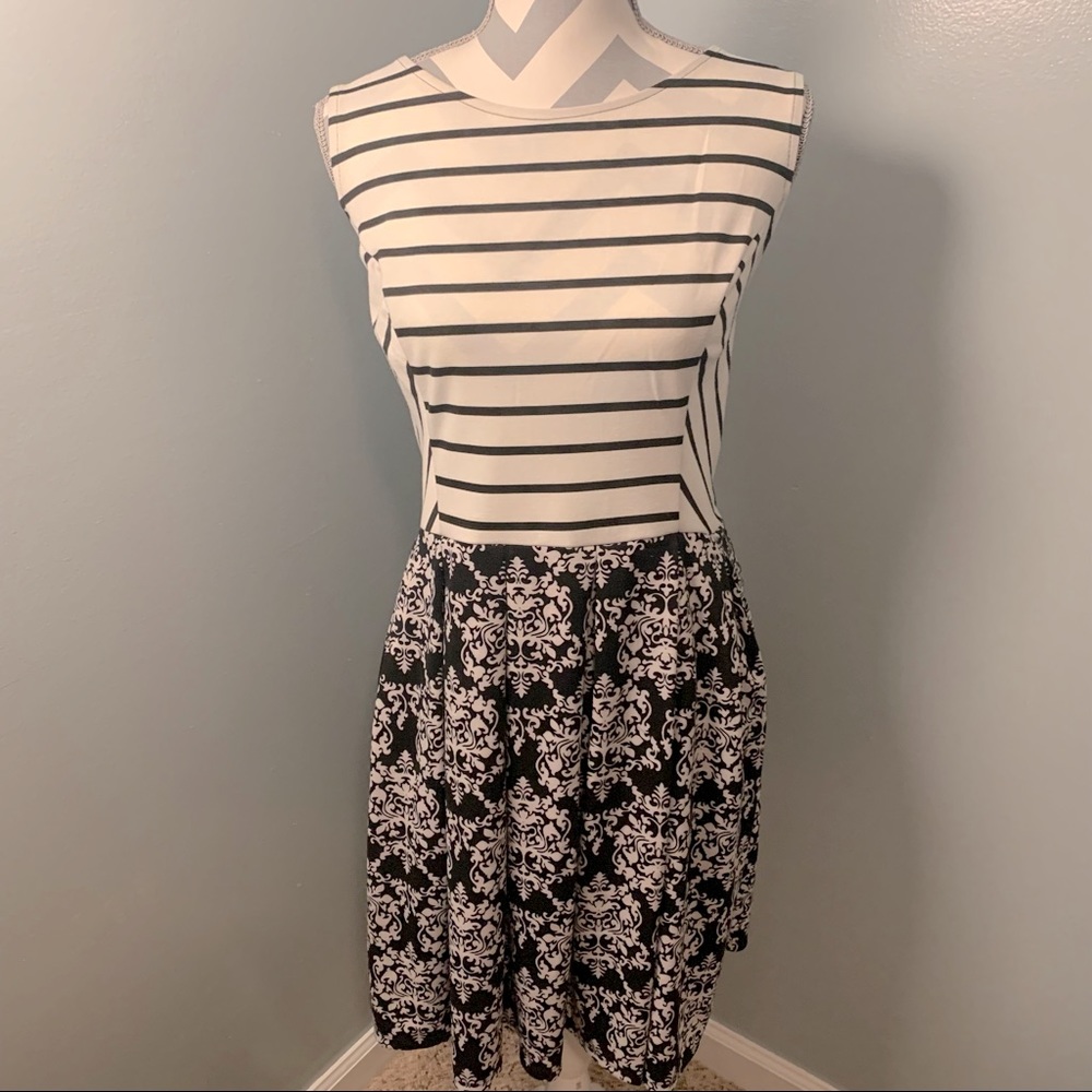 Fun striped/floral pattern Xhilaration dress XL